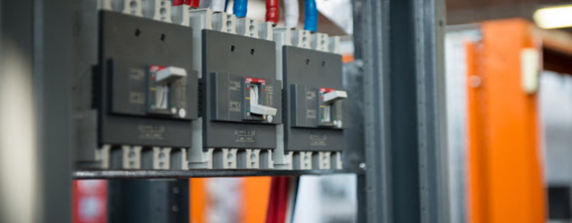 Kompakt Şalter Nedir? Nasıl Çalışır?